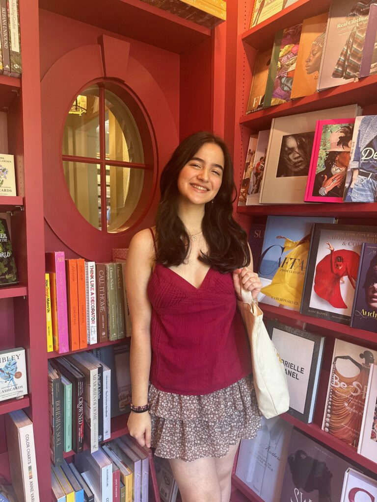 Headshot of London Dernis